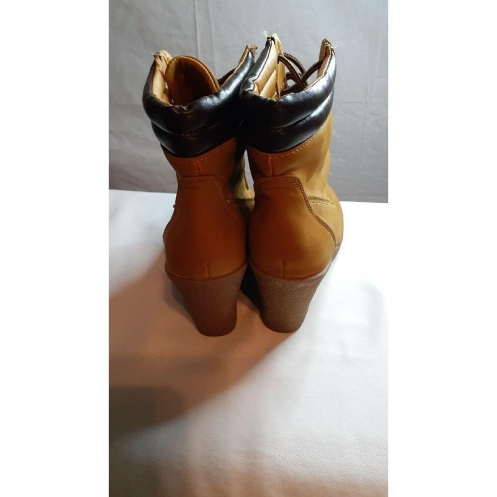Boots - Picture 3 of 6